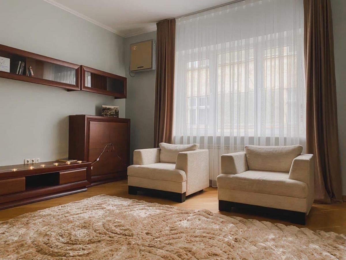 Family Apartment Near The University Çernivtsi Dış mekan fotoğraf