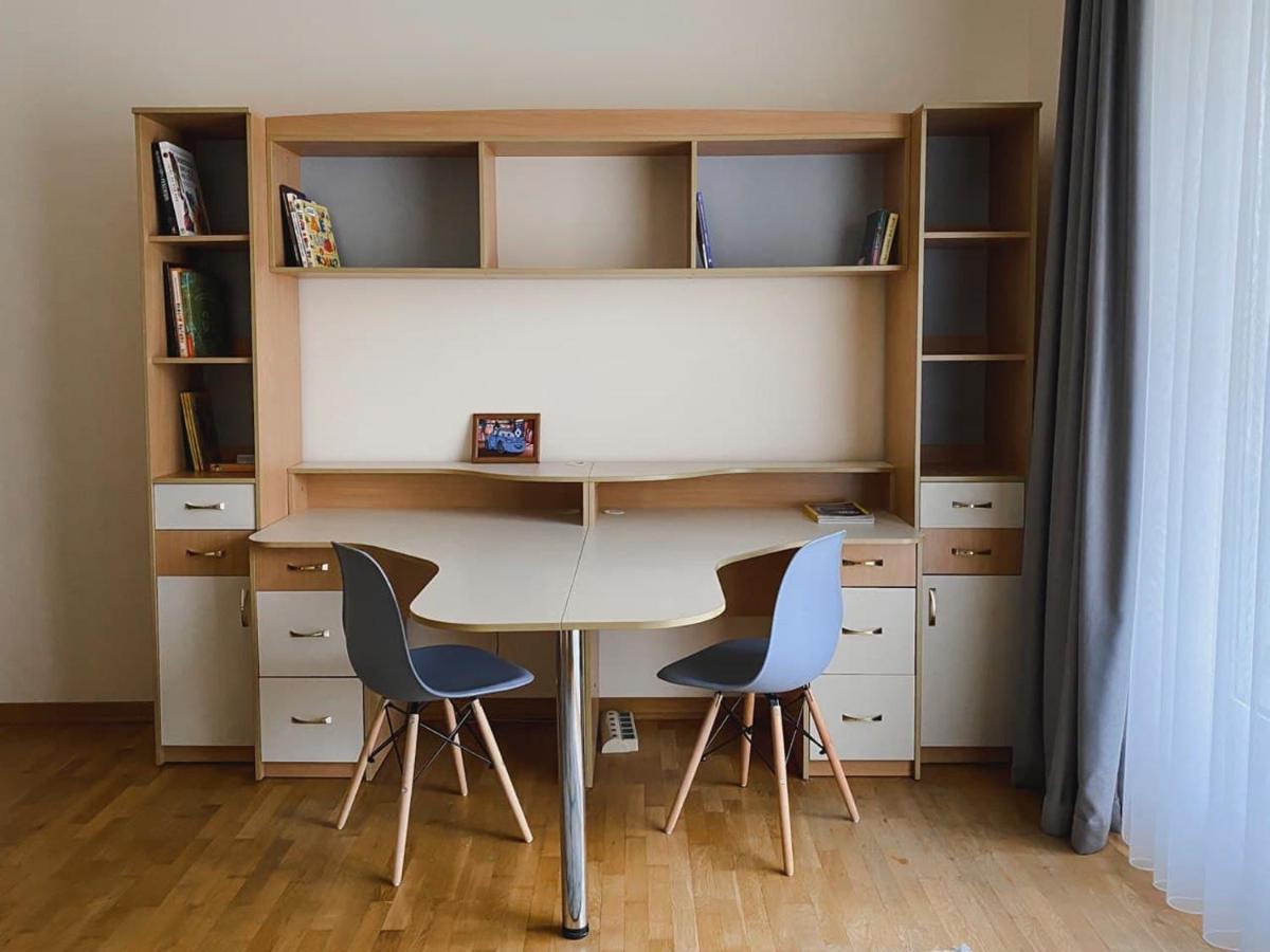 Family Apartment Near The University Çernivtsi Dış mekan fotoğraf
