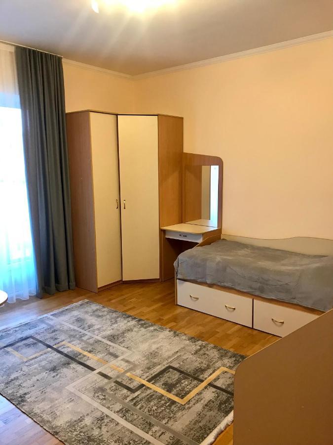 Family Apartment Near The University Çernivtsi Dış mekan fotoğraf