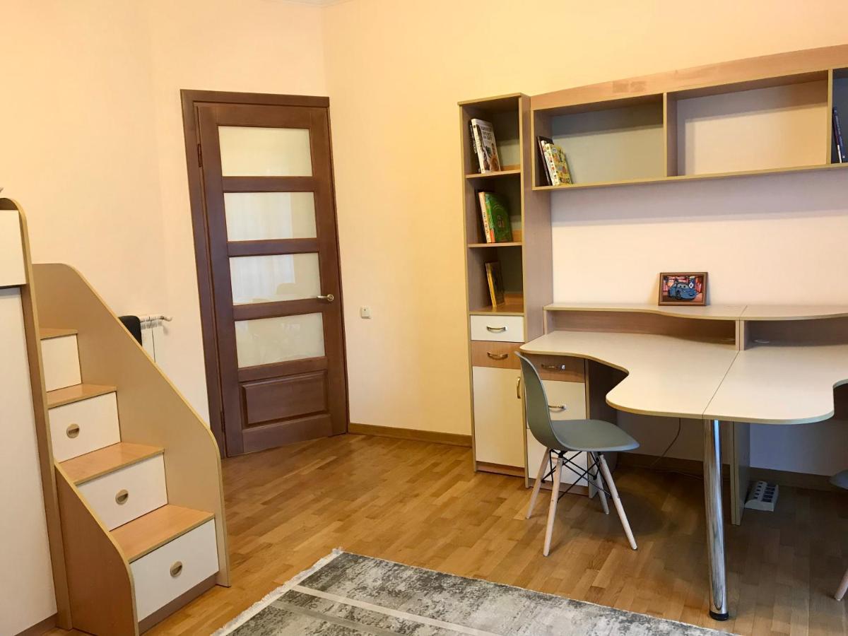 Family Apartment Near The University Çernivtsi Dış mekan fotoğraf