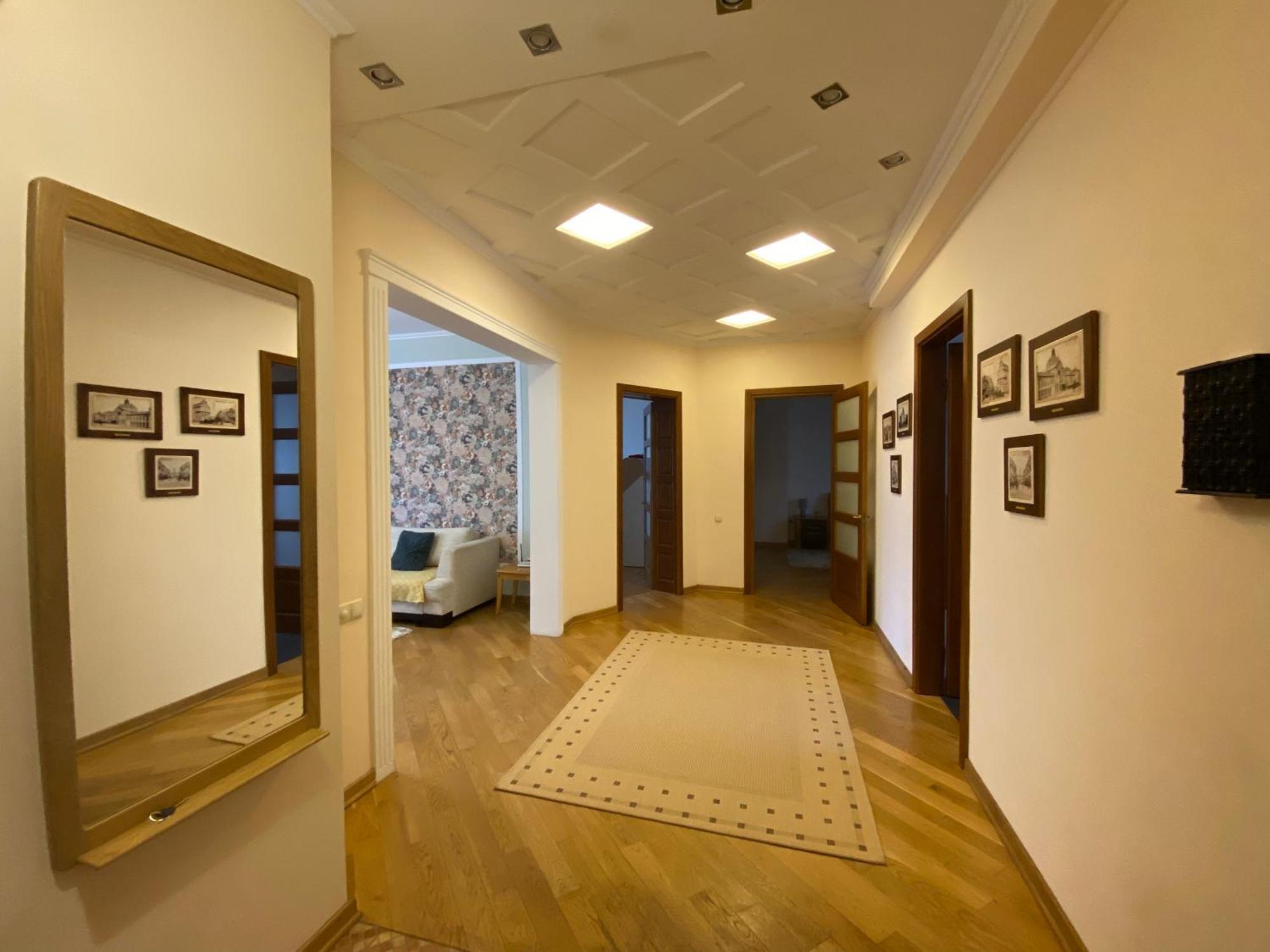 Family Apartment Near The University Çernivtsi Dış mekan fotoğraf